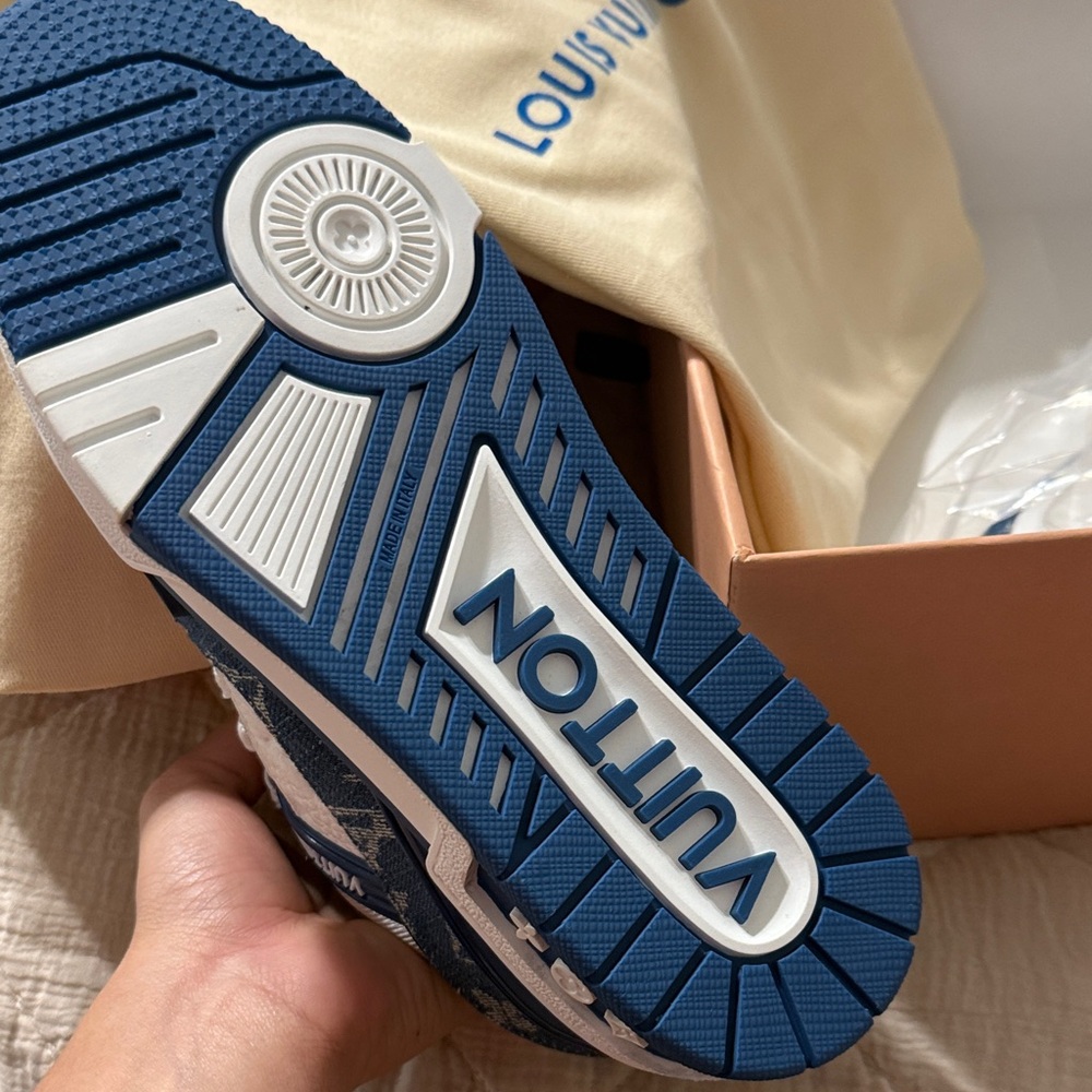 Louis Vuitton Kids Sneakers - White and Blue - Picture 4 of 6